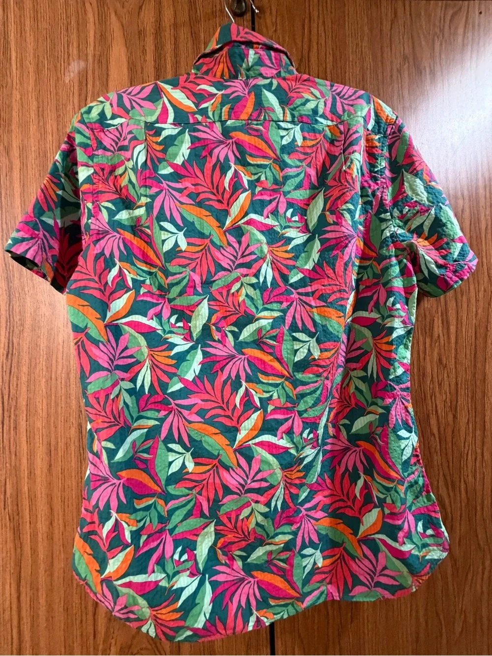 Nwot J.Crew Men’s Tropical Pink & Green Printed Button-Up Shirt size small